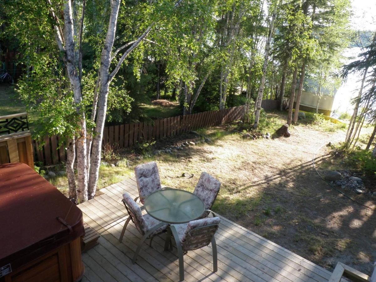 Great Slave Lakeside Bed & Breakfast Yellowknife Exterior photo