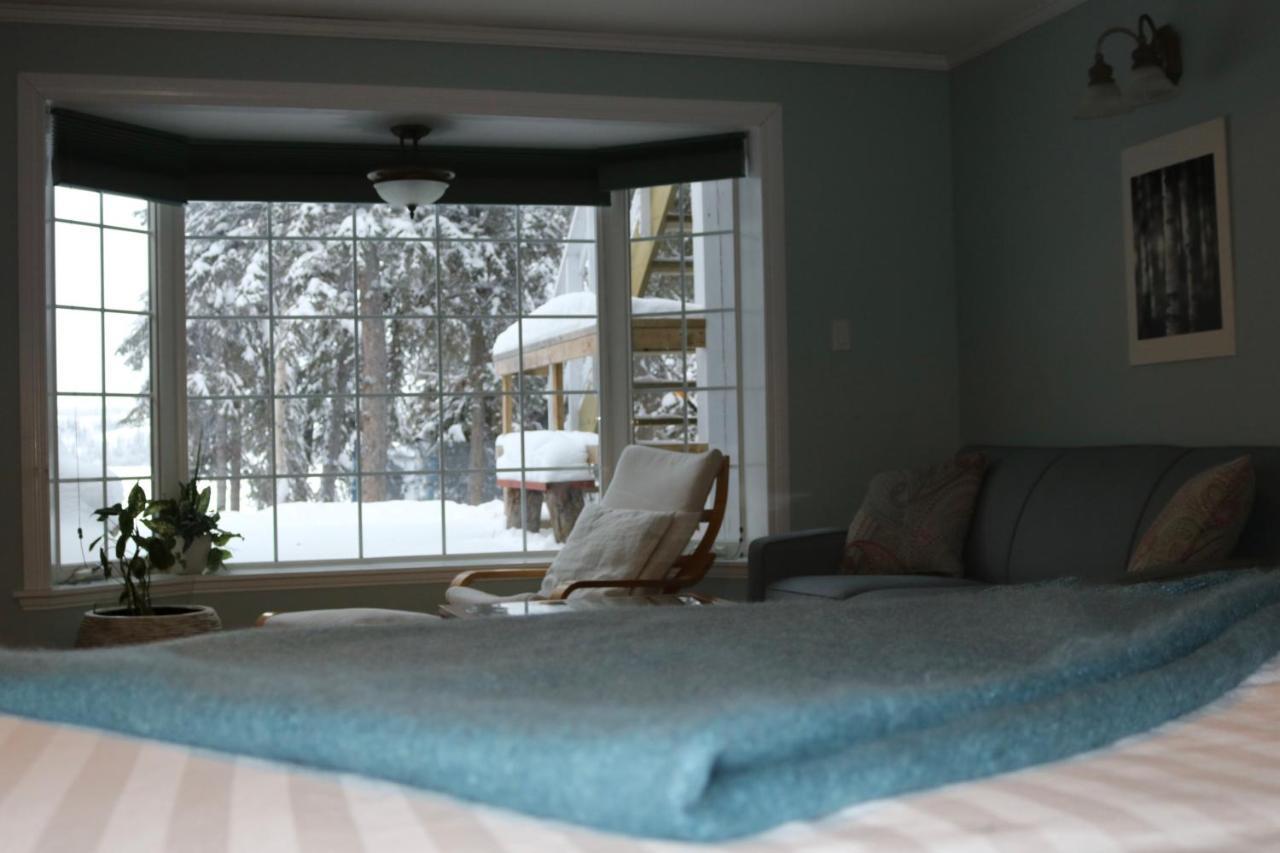 Great Slave Lakeside Bed & Breakfast Yellowknife Exterior photo