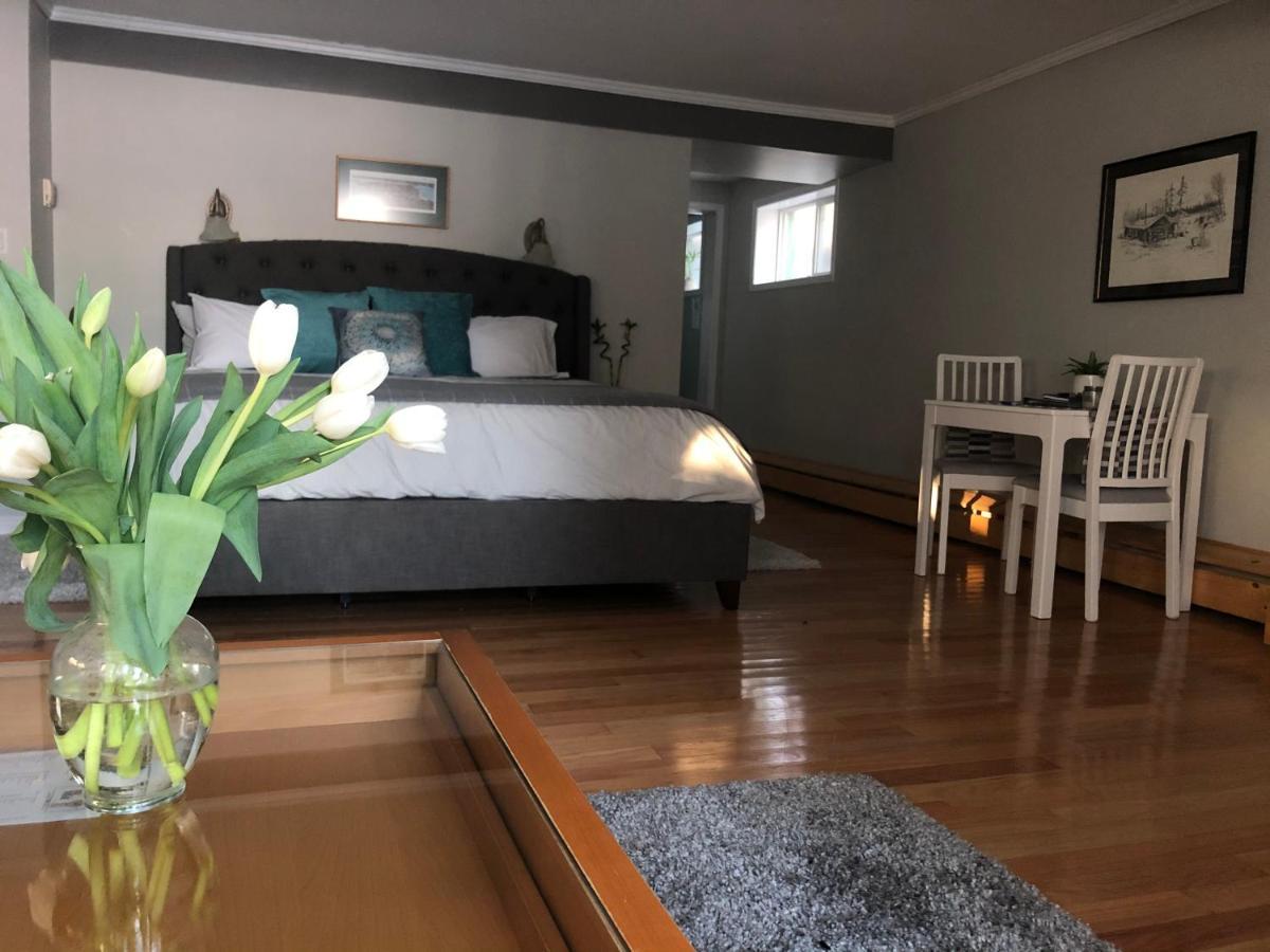 Great Slave Lakeside Bed & Breakfast Yellowknife Exterior photo
